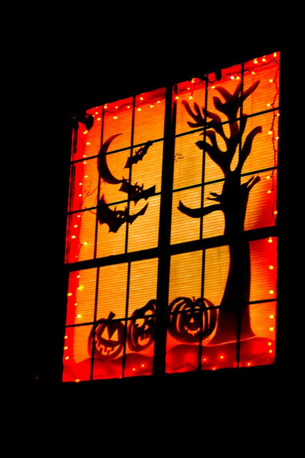 idée de décoration extérieur halloween diy déco de fenêtre en carton