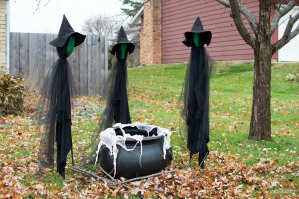 idée de déco extérieure pour halloween sorcières et leur chaudron