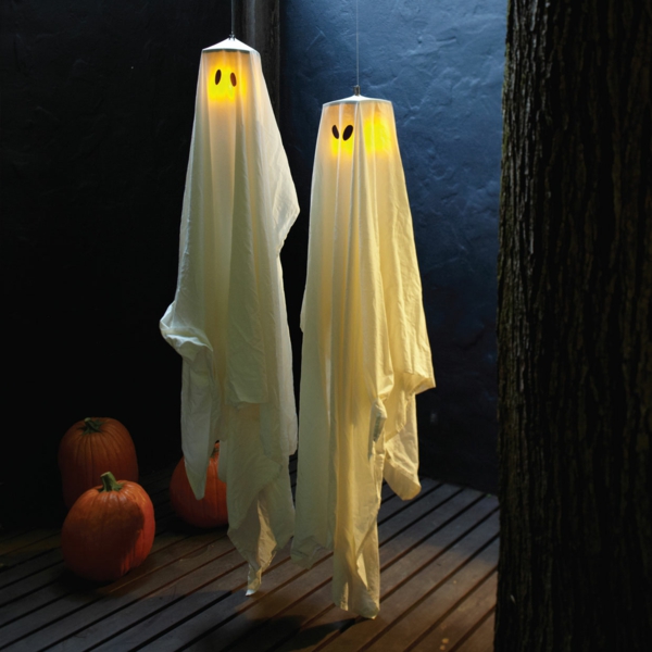 fabriquer un fantôme pour halloween de draps