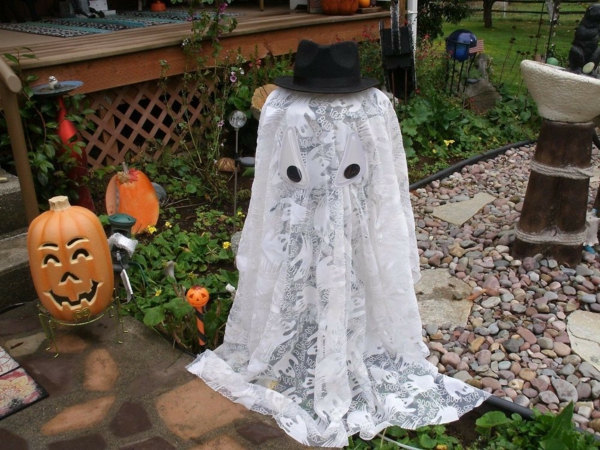 fabriquer un fantôme pour halloween de rideau en dentelle
