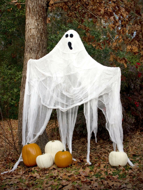 fabriquer un fantôme pour halloween déco d'extérieur