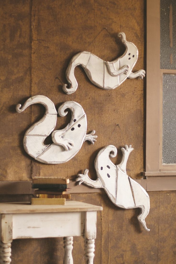 fabriquer un fantôme pour halloween en bois