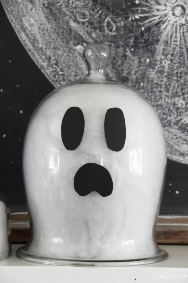 fabriquer un fantôme pour halloween en coton cloche en verre