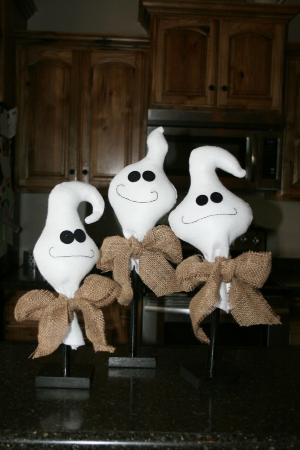 fabriquer un fantôme pour halloween en textile