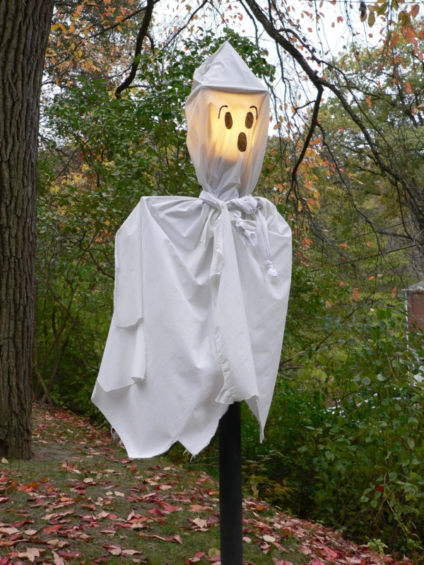fabriquer un fantôme pour halloween lampe d'extérieur draps