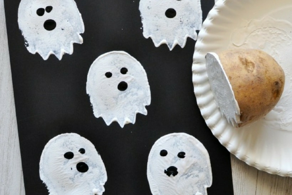 fabriquer un fantôme pour halloween tampon encreur pomme de terre