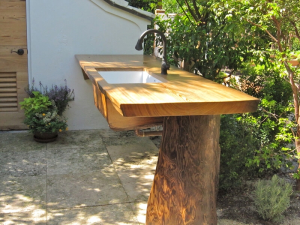  fontaine extérieure de jardin un support en bois
