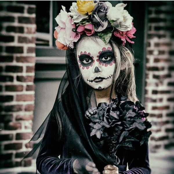 maquillage halloween enfant petite fille crâne mexicain