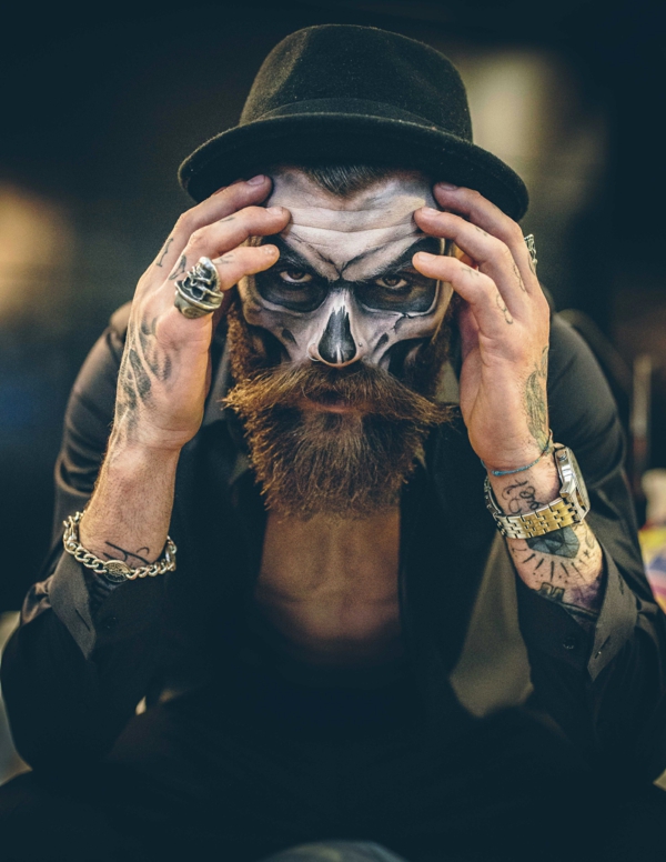 maquillage halloween homme squelette à la barbe