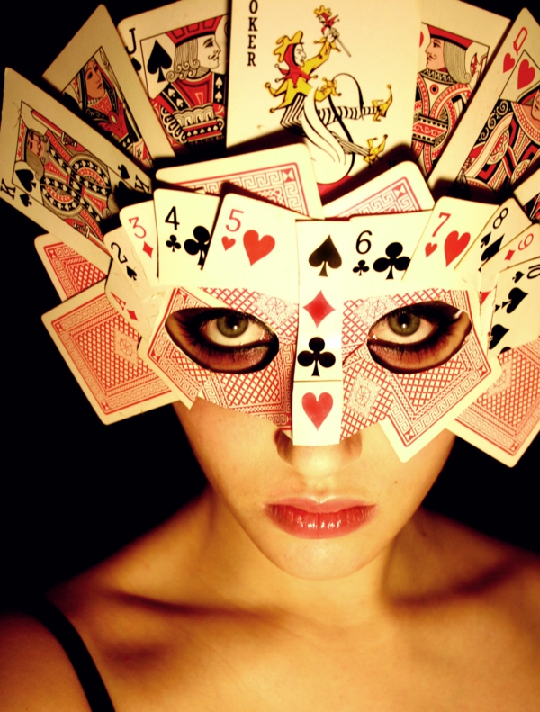 masque halloween à fabriquer vous-même à partir de cartes à jouer