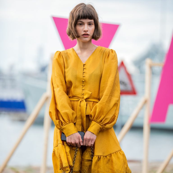 robe couleur moutarde à manches bouffantes mode 2020
