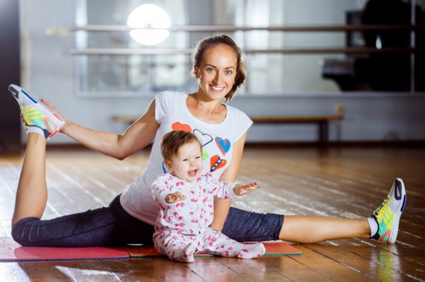 pratiquer le pilates avec le bébé après naissance