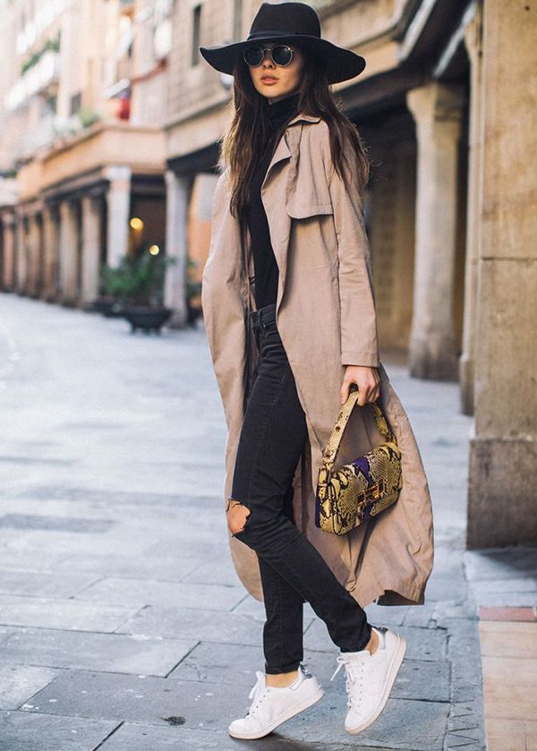 tendance mode femme 2019 jean et blouse en noir