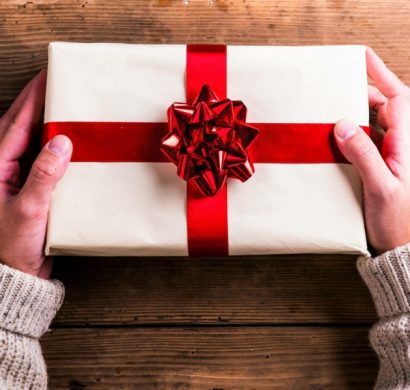Le Cadeau Papa Noël : Bien plus qu'un simple présent, une tradition enchantée