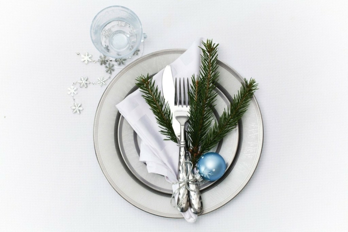 idée déco table festive assiette de Noël