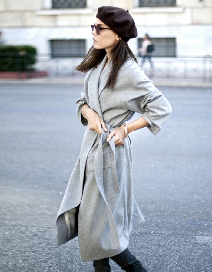 manteau gris long et béret chapeau femme hiver