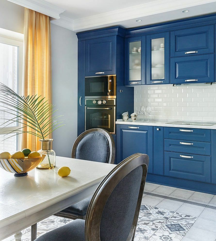cuisine en bleu idée classic blue couleur pantone 2020