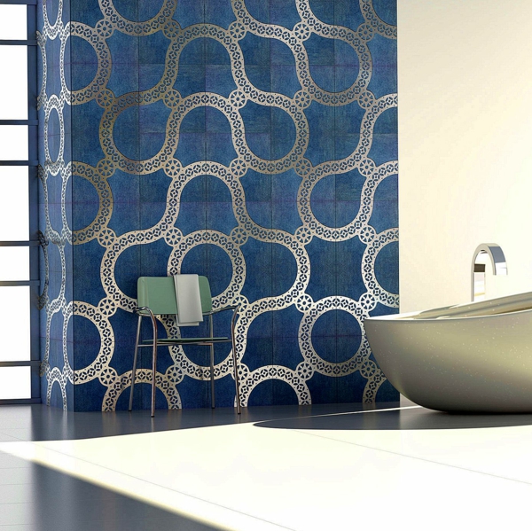carrelage salle de bain 2020 couleur denim motifs argentés imitation papier peint