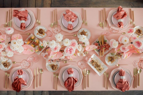 décoration salle de mariage table thème couleur rose millénaire