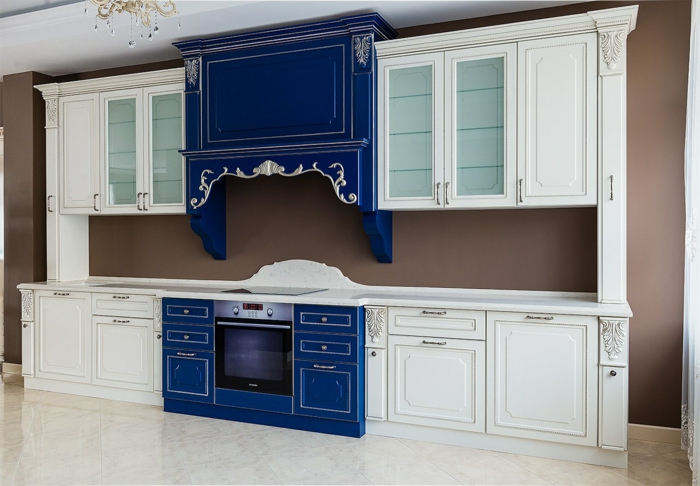 idée aménagement cuisine bleu classique pantone couleur 2020