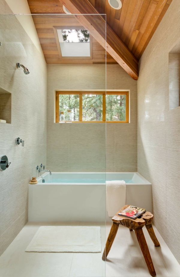 salle de bain sous comble carreaux texturés plafond en bois