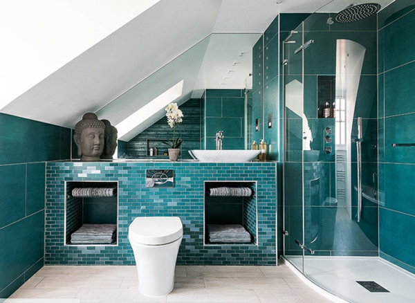 salle de bain sous comble sol granite beige carrelage bleu-vert cabine de douche vitrée
