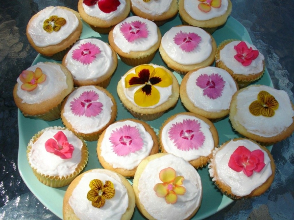 fleurs comestibles pour décorer des muffins