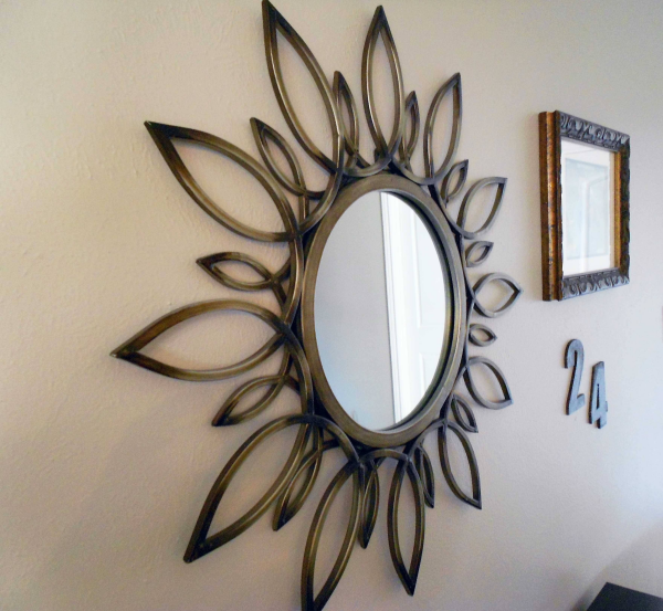 miroir décoratif mural une fleur asymétrique
