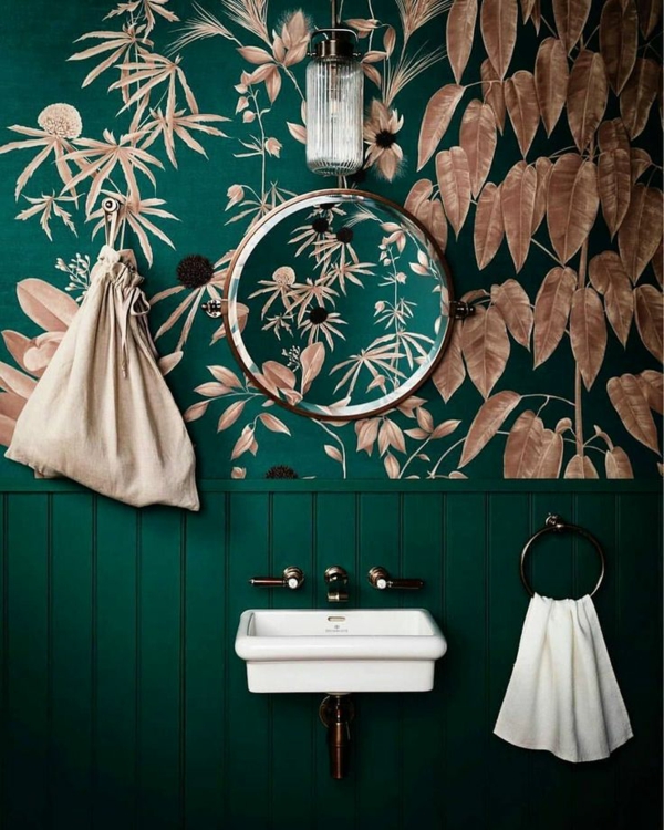 tendance déco intérieur biophilie salle de bain papier peint aux motifs végétaux
