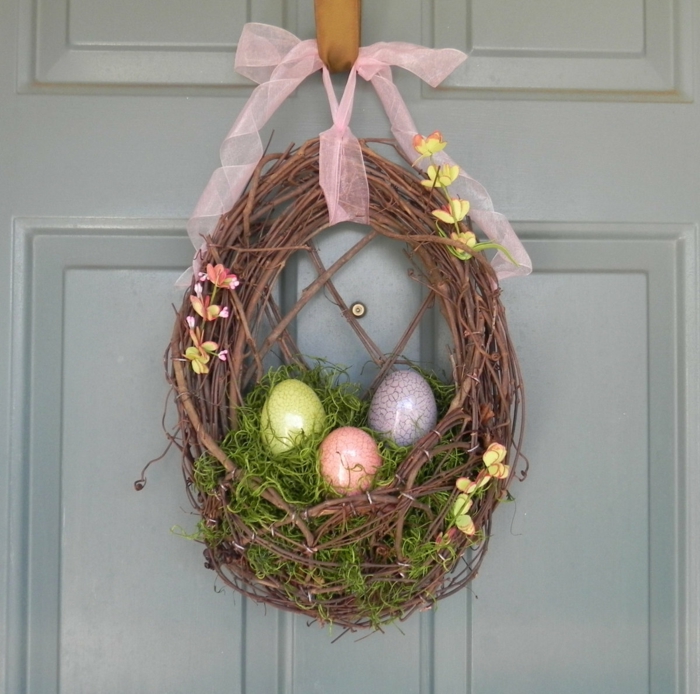 diy nid de pâques à accrocher à la porte d'entrée