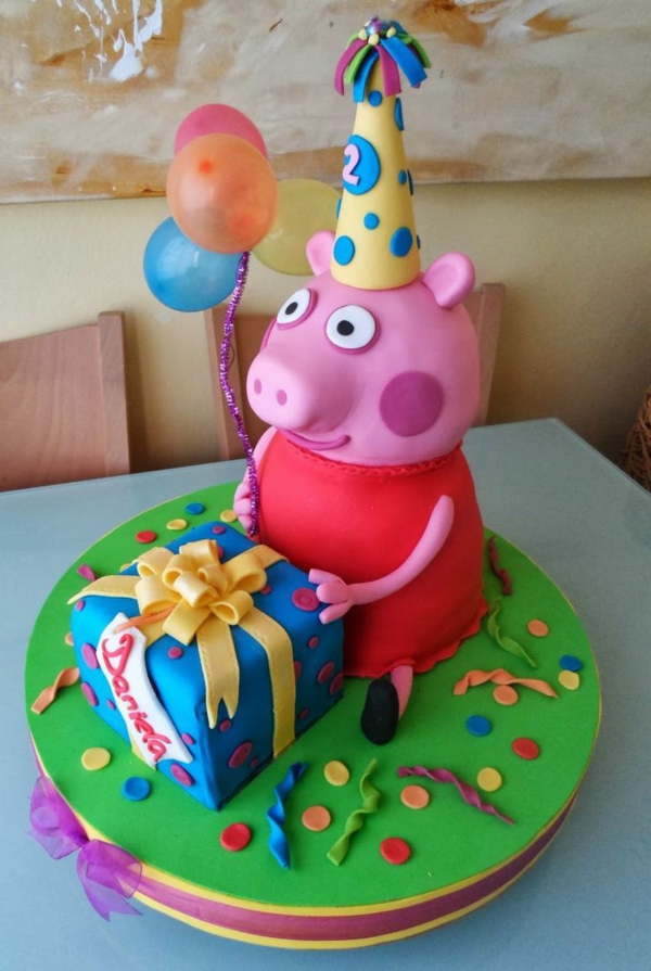 gâteau peppa pig grande figurine en pâte à sucre anniversaire fille