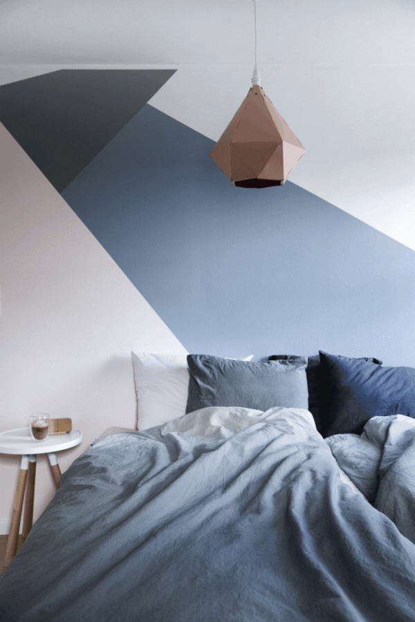 peinture géométrique blanc bleu et rose poudre chambre