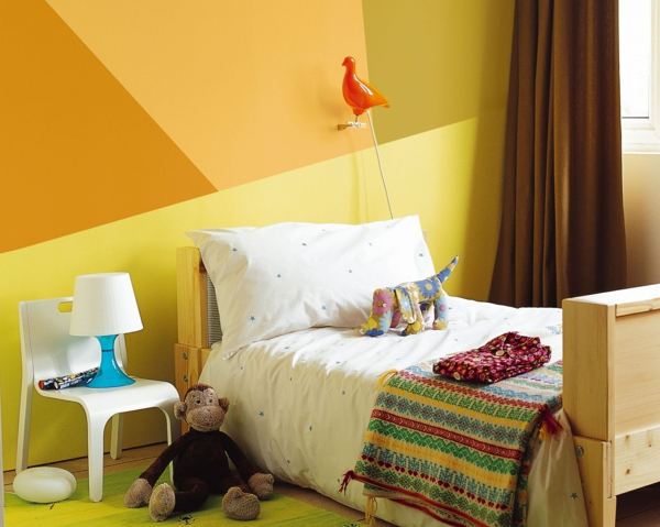 peinture géométrique nuances de jaune chambre d'enfant