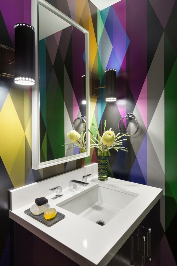 peinture géométrique tons contrastants salle de bain
