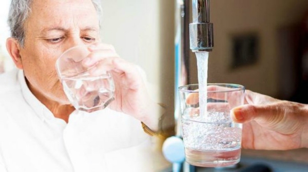 comment se préserver du coronavirus un verre d’eau chaude 