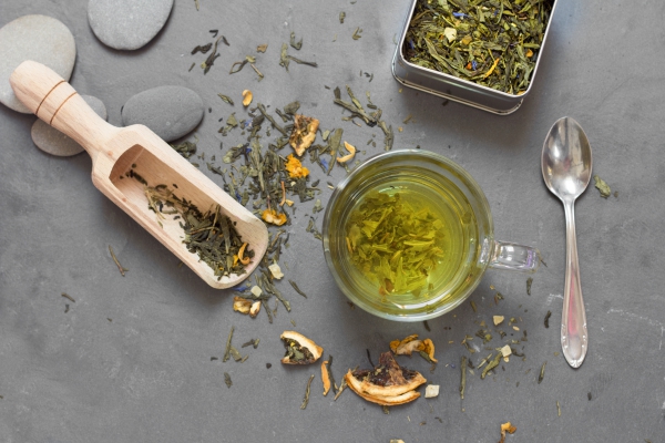les bienfaits du thé vert avec du zeste 