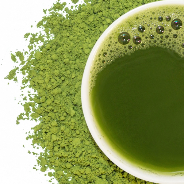 les bienfaits du thé vert une couleur verte intense 