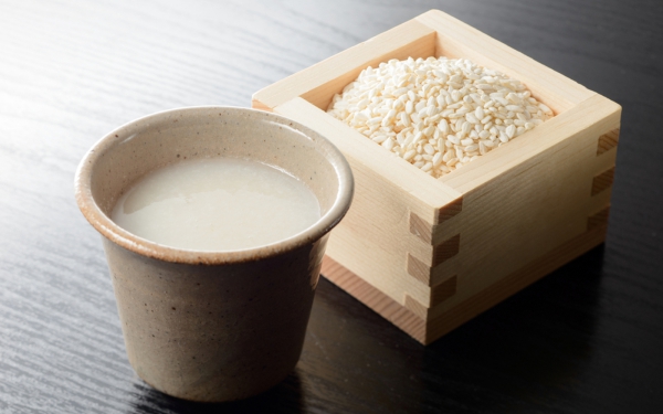 amazake une tasse de riz séché Koji et de deux tasses d’eau 