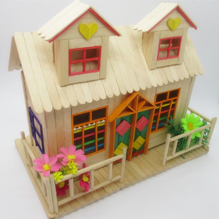 construire une mini maison pour votre enfant idée avec bâton de glace en bois