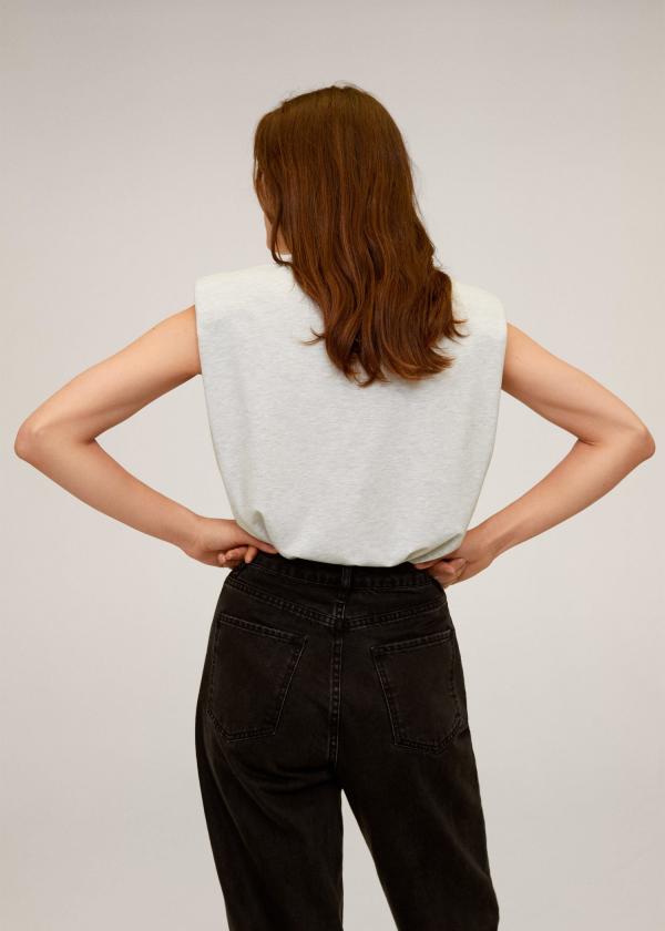tendance mode femme 2020 t-shirt à épaulettes blanc crème jean noir