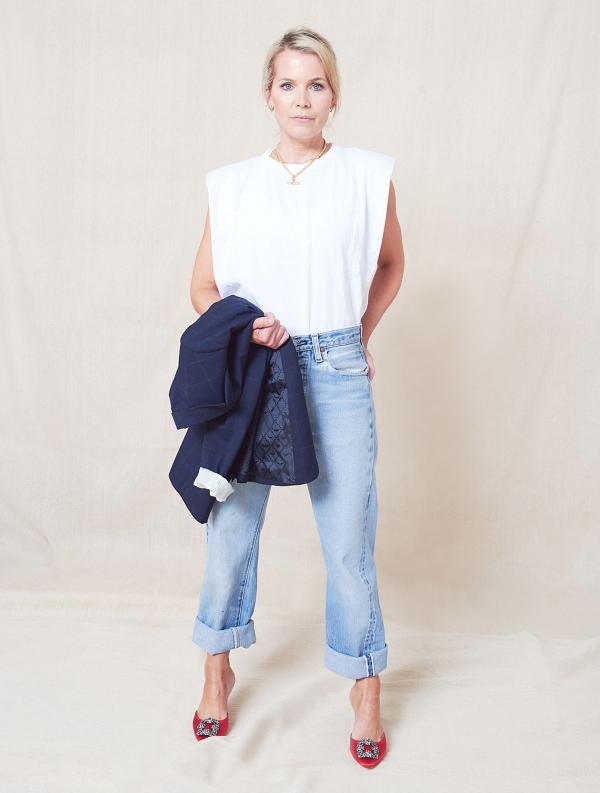 tendance mode femme 2020 t-shirt à épaulettes blanc jean clair