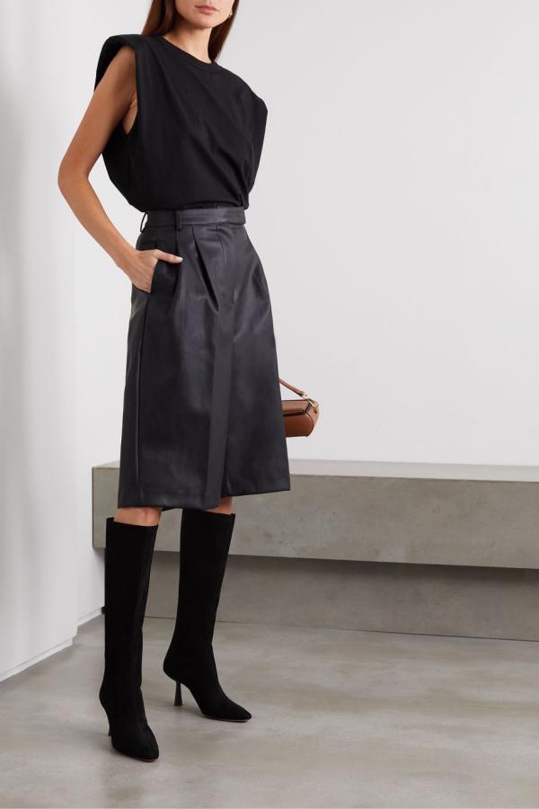 tendance mode femme 2020 t-shirt à épaulettes noir jupe noire