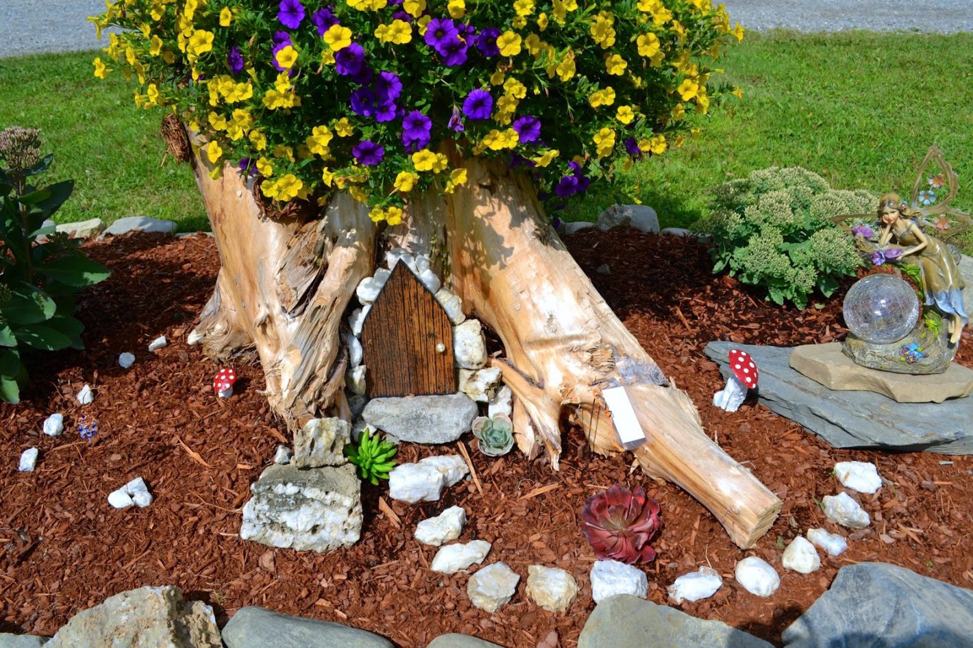 Tronc d'arbre Stump Log Avec Visage Fleur Jardiniere Jardin Décoration