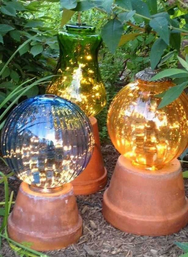 éclairage de jardin DIY des pots renversés 