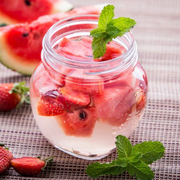 diy recette facile eau infusée aux fraises et pastèque