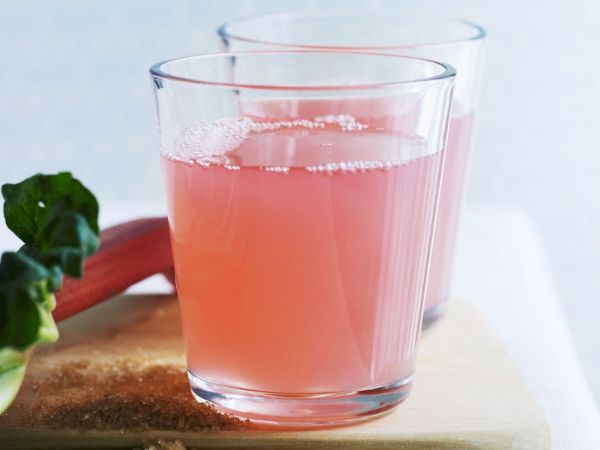 eau infusée à la rhubarbe
