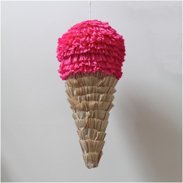 fabriquer une piñata dans la forme de crème glacée