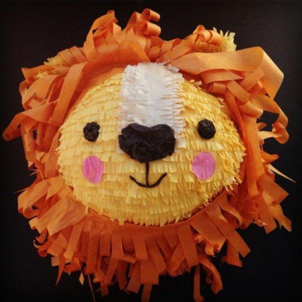 fabriquer une piñata lion