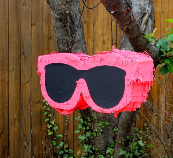 fabriquer une piñata lunettes de soleil
