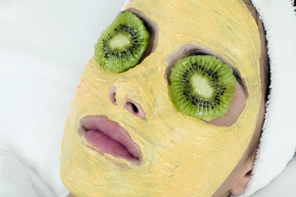 masque au jaune d’oeuf pour le visage tranches de kiwi 